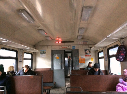 ลักษณะที่นั่งของขบวนรถไฟชานเมือง